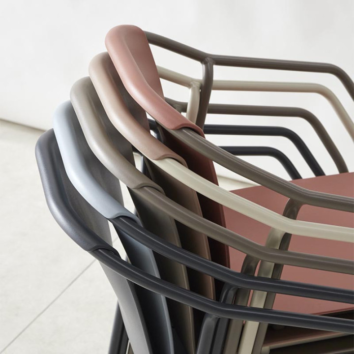 Chaise à bras empilable - ROD - EZPELETA