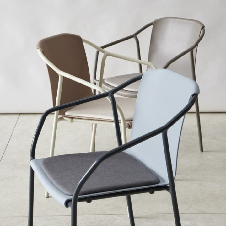 Chaise avec assise empilable - ROD PAD - EZPELETA