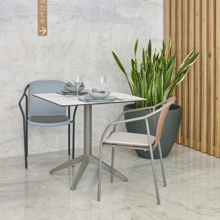 Chaise avec assise empilable - ROD PAD - EZPELETA