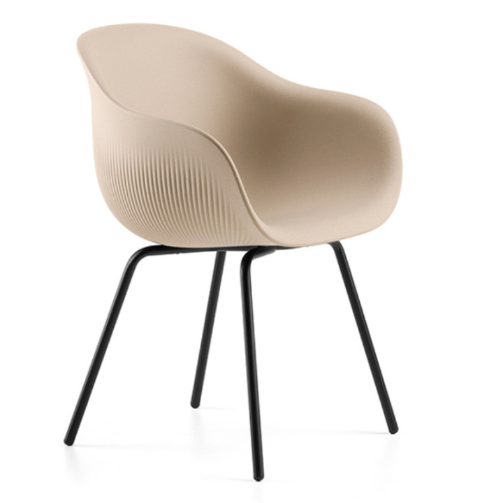 Fauteuil design avec pieds metalliques_U4nero_high
