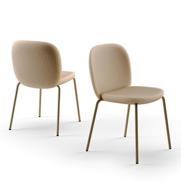 Chaise empilable avec pieds métalliques_pietra