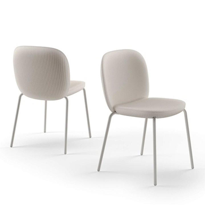 Chaise empilable avec pieds métalliques_white-light