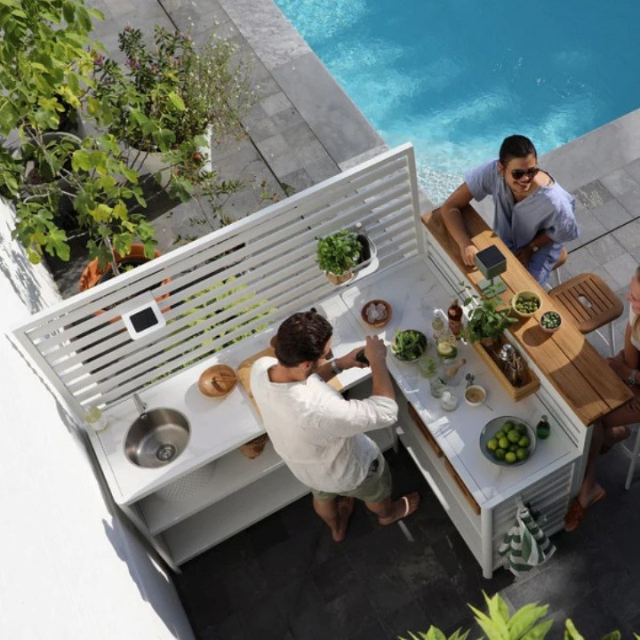 Cuisine d’extérieur design avec évier et bar intégré - MOMMA