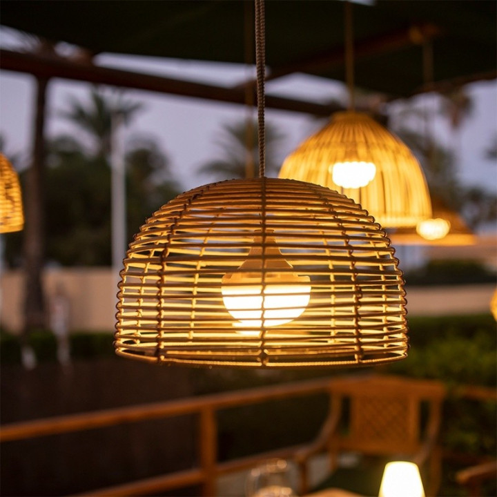 Suspension extérieure LED intégrée - lemobilierdejardin.fr